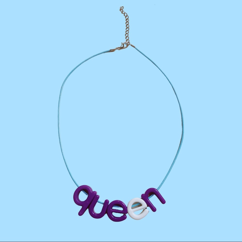 Q̆̈Ŭ̈Ĕ̈Ĕ̈N̆̈ Jelly Bead Necklace